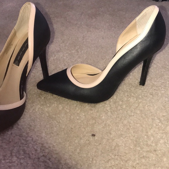 Steve Madden Matte Black Heels - Picture 2 of 5